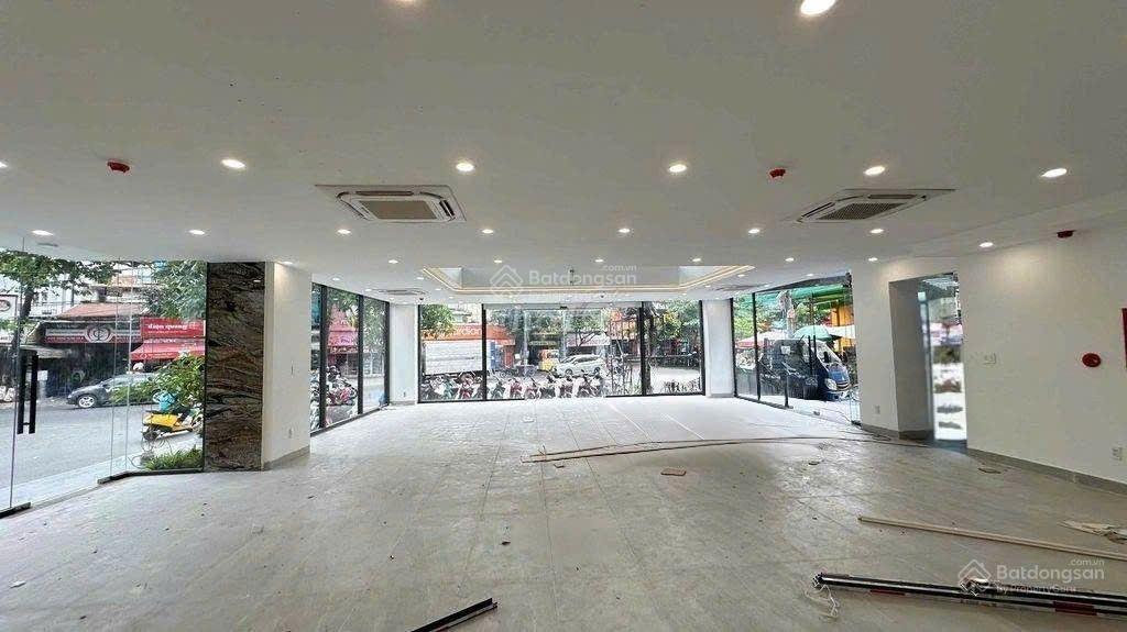 Tòa nhà góc 14m x 22m hầm trệt 6 lầu, thang máy pccc