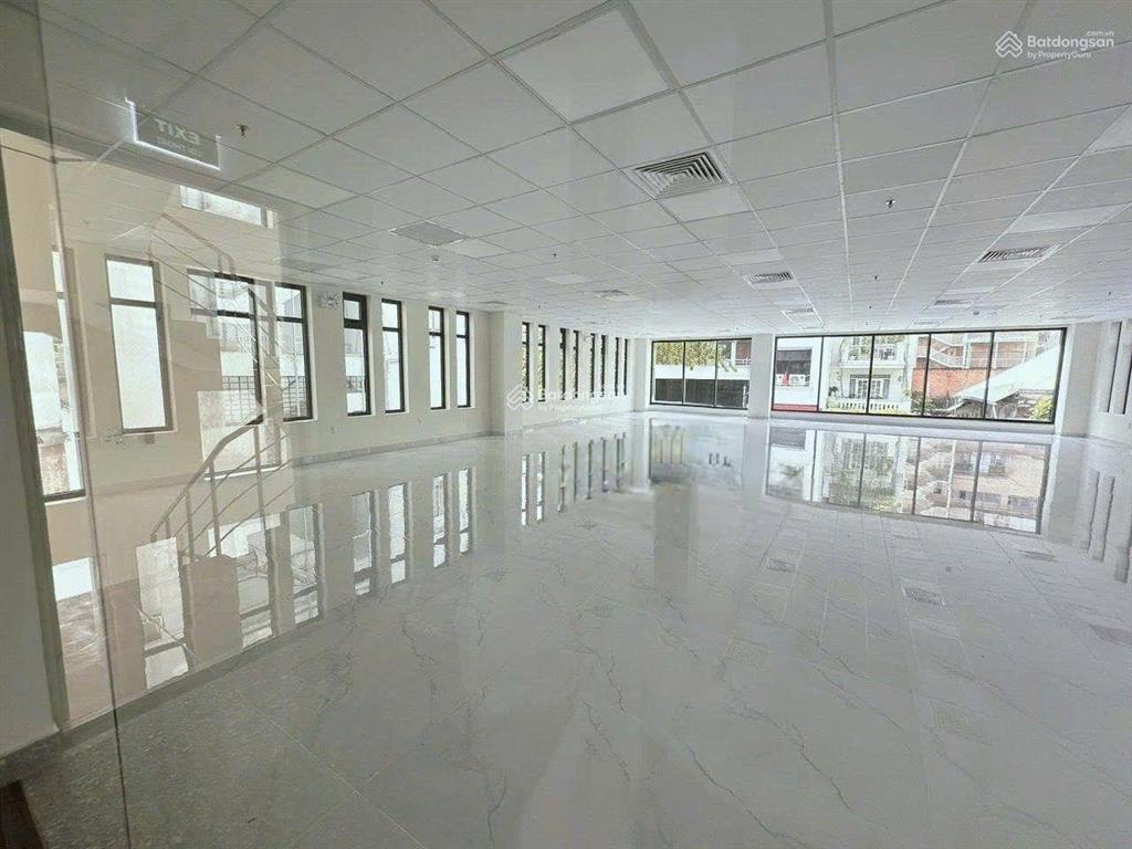 Tòa nhà góc 14m x 22m hầm trệt 6 lầu, thang máy pccc