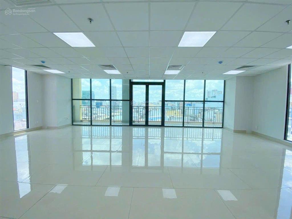 Cho thuê tòa nhà đường cửu long 10m x 20m hầm trệt 5 lầu trống