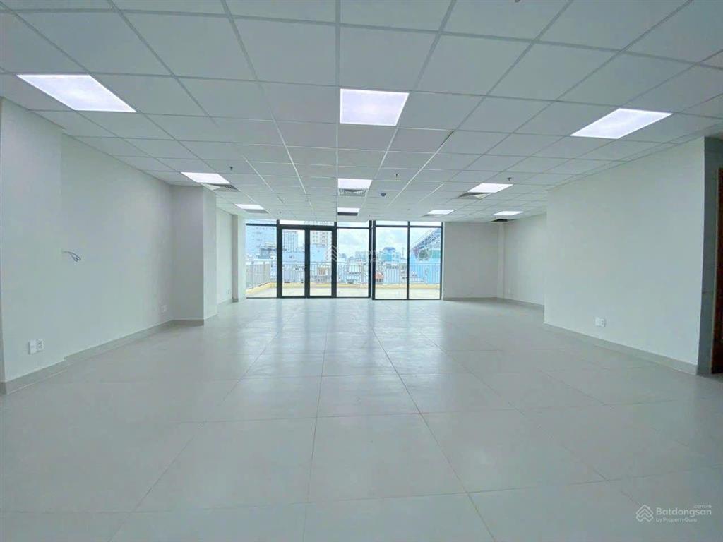 Cho thuê tòa nhà đường cửu long 10m x 20m hầm trệt 5 lầu trống