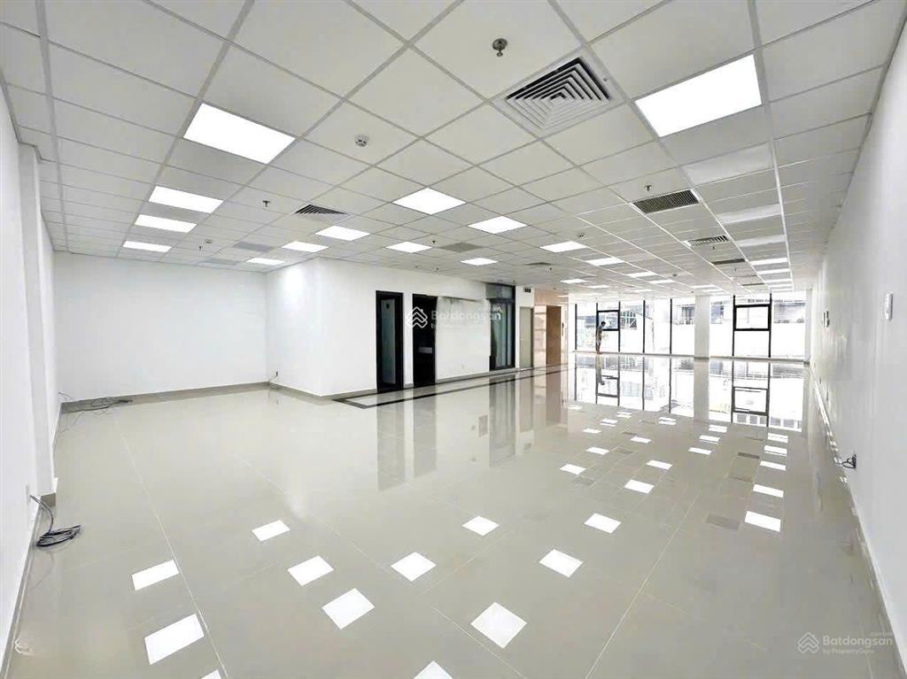 Cho thuê tòa nhà châu văn liêm 10m x 20m hầm trệt 6 lầu, pccc chuẩn