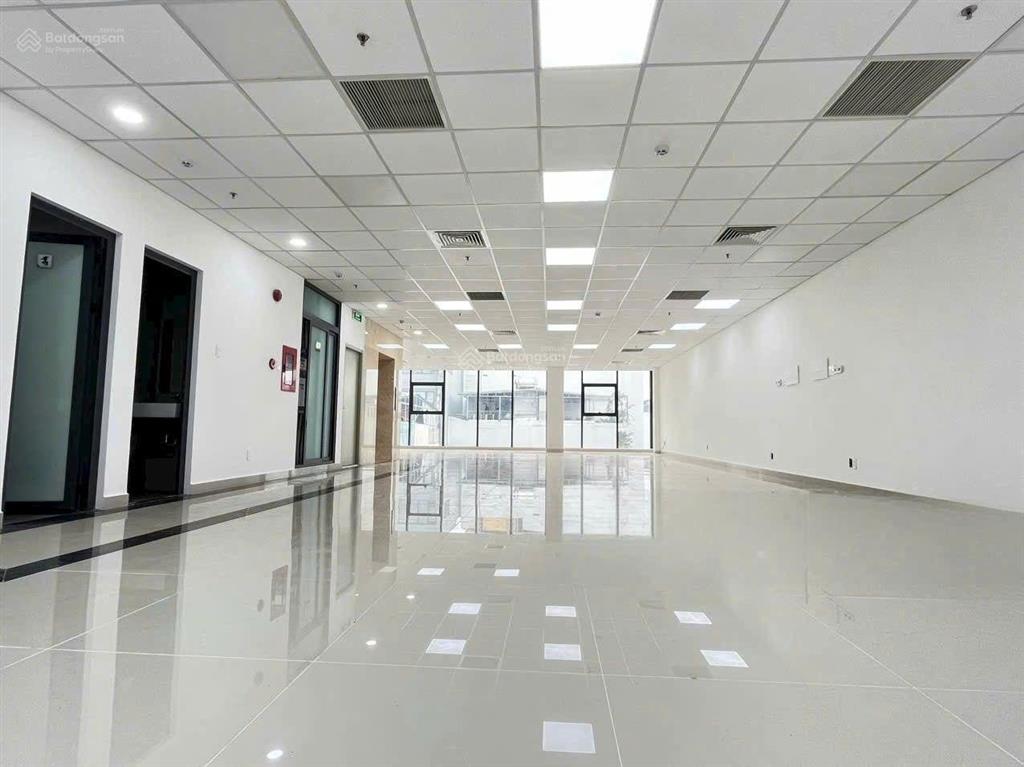 Cho thuê tòa nhà châu văn liêm 10m x 20m hầm trệt 6 lầu, pccc chuẩn
