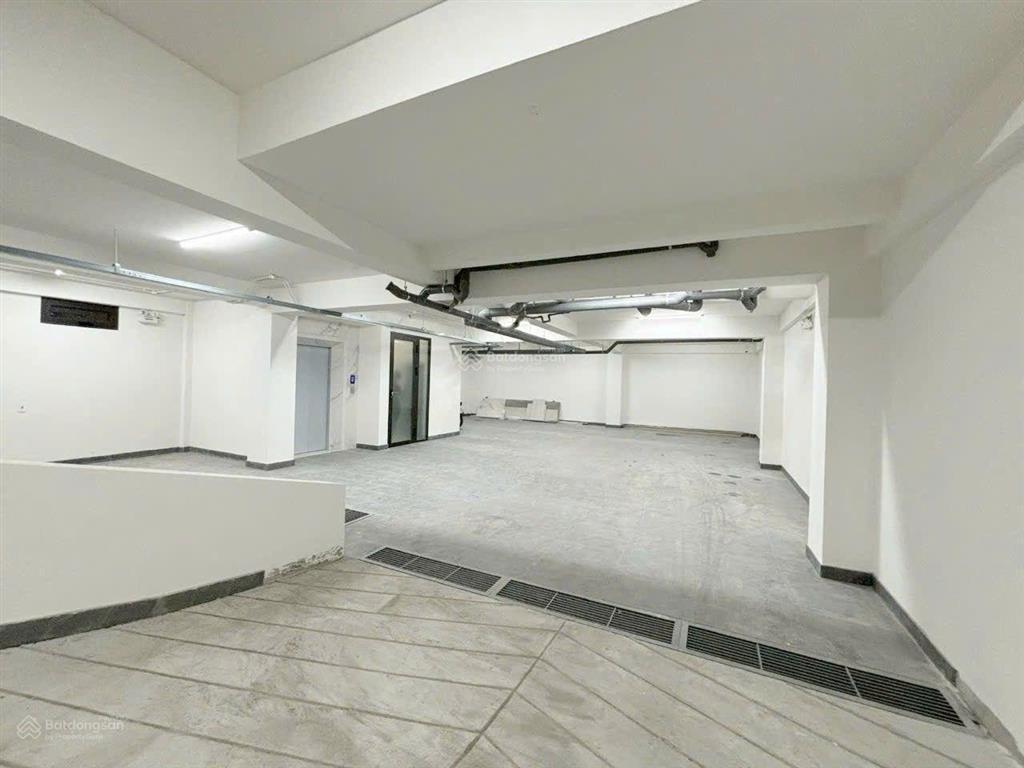 Cho thuê tòa nhà châu văn liêm 10m x 20m hầm trệt 6 lầu, pccc chuẩn