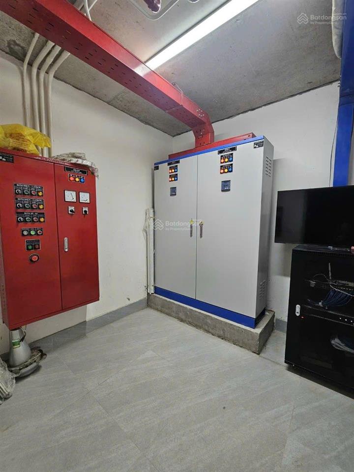 Cho thuê văn phòng tòa nhà trần nhật duật 15m x 25m hầm trệt 5 lầu sân thượng, thang máy, pccc