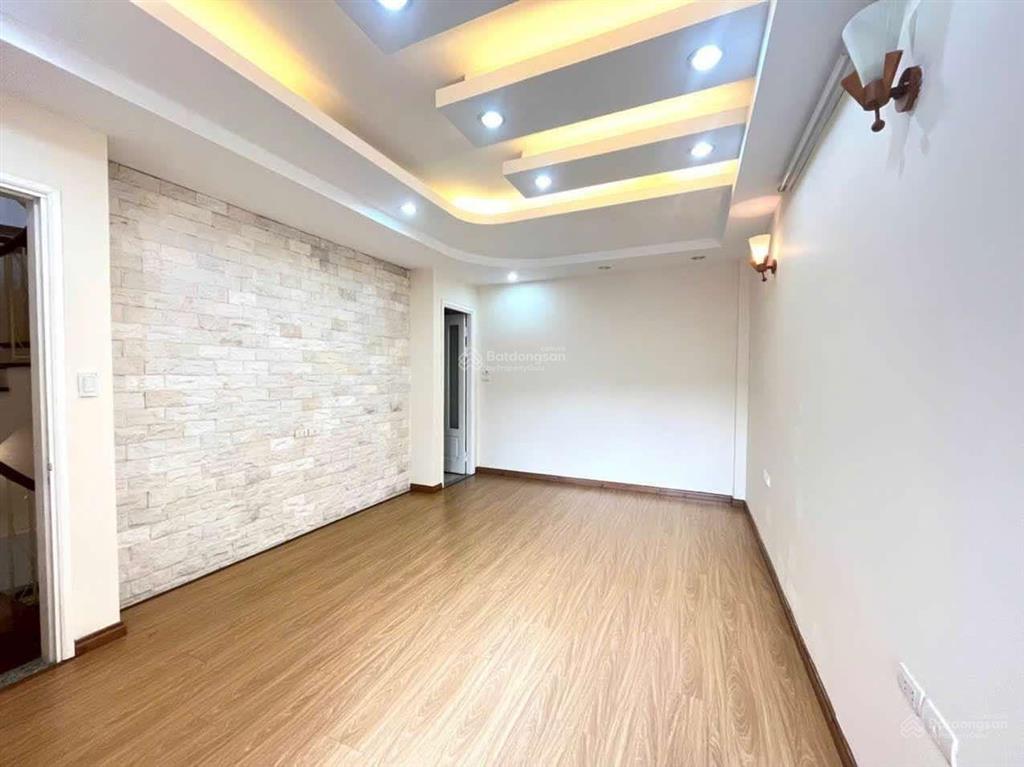 Cho thuê nhà 209 đội cấn, ba đình 5 tầng full đồ ở luôn