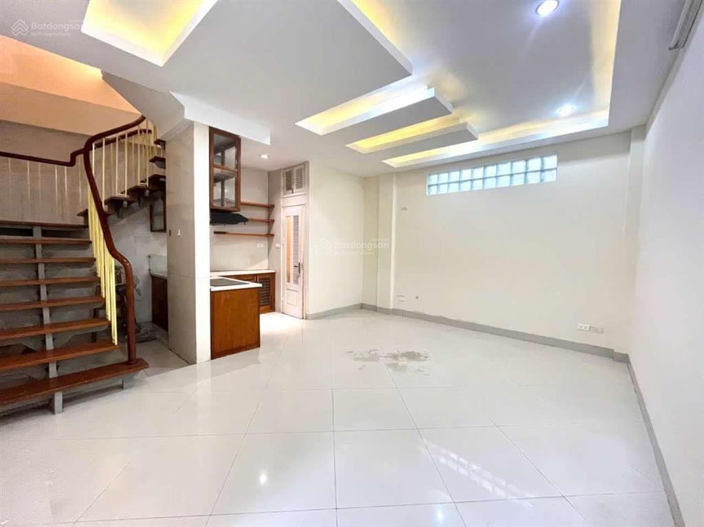 Cho thuê nhà 209 đội cấn, ba đình 5 tầng full đồ ở luôn