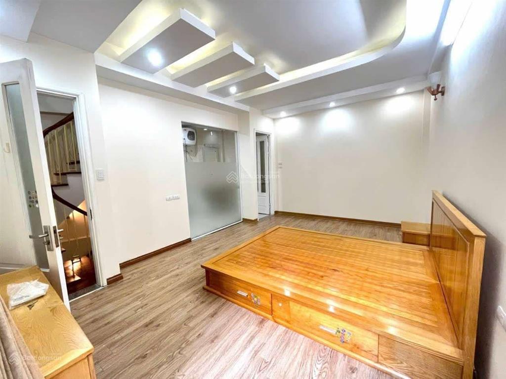 Cho thuê nhà 209 đội cấn, ba đình 5 tầng full đồ ở luôn