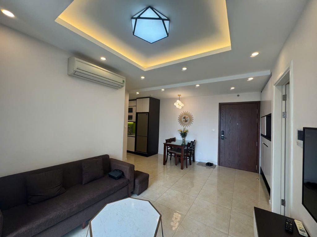 Bán căn hộ 2PN tòa C6 Vinhomes D'Capitale Trần Duy Hưng - 83m2 bc Đông Nam - 9.x tỷ