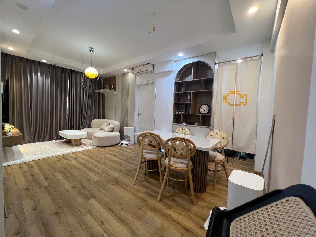 Tại 👉 cc SEASONS AVENUE bán căn 2 ngủ 71m2, giá 6.1 tỷ/ có slot ô tô