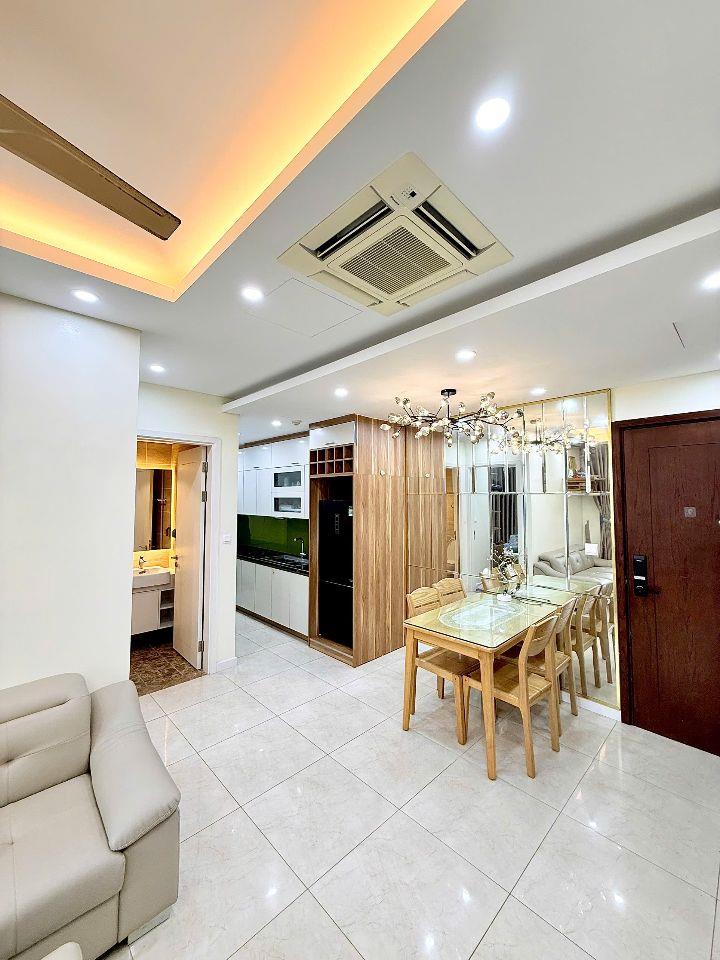 NHƯỢNG căn hộ 2 ngủ rộng 74m2 có VIEW HỒ siêu xịn tại Vinhomes D'capitale [8.x tỷ]