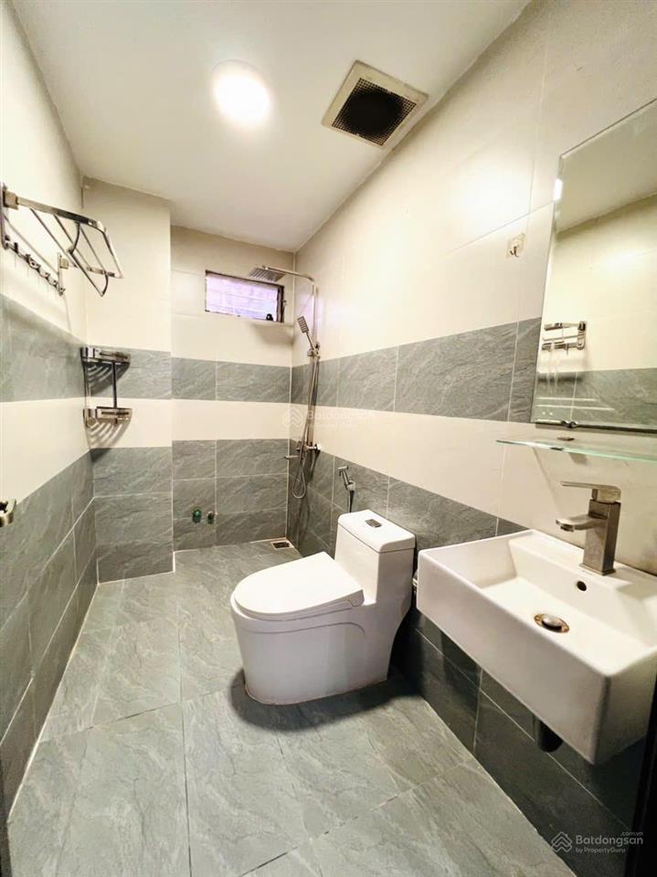Cho thuê nhà 3,5 tầng 5pn full nt đẹp đường phan huy chú sát cầu trần thị lý, sơn trà, giá 32tr/th