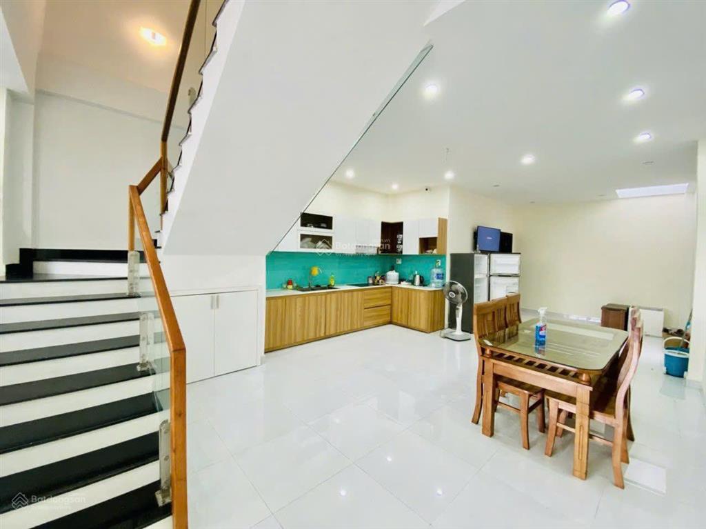 Cho thuê nhà 3,5 tầng 5pn full nt đẹp đường phan huy chú sát cầu trần thị lý, sơn trà, giá 32tr/th