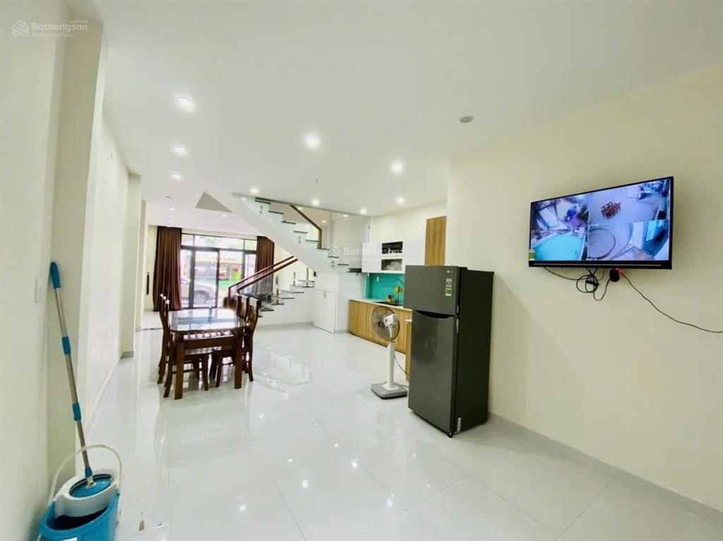 Cho thuê nhà 3,5 tầng 5pn full nt đẹp đường phan huy chú sát cầu trần thị lý, sơn trà, giá 32tr/th