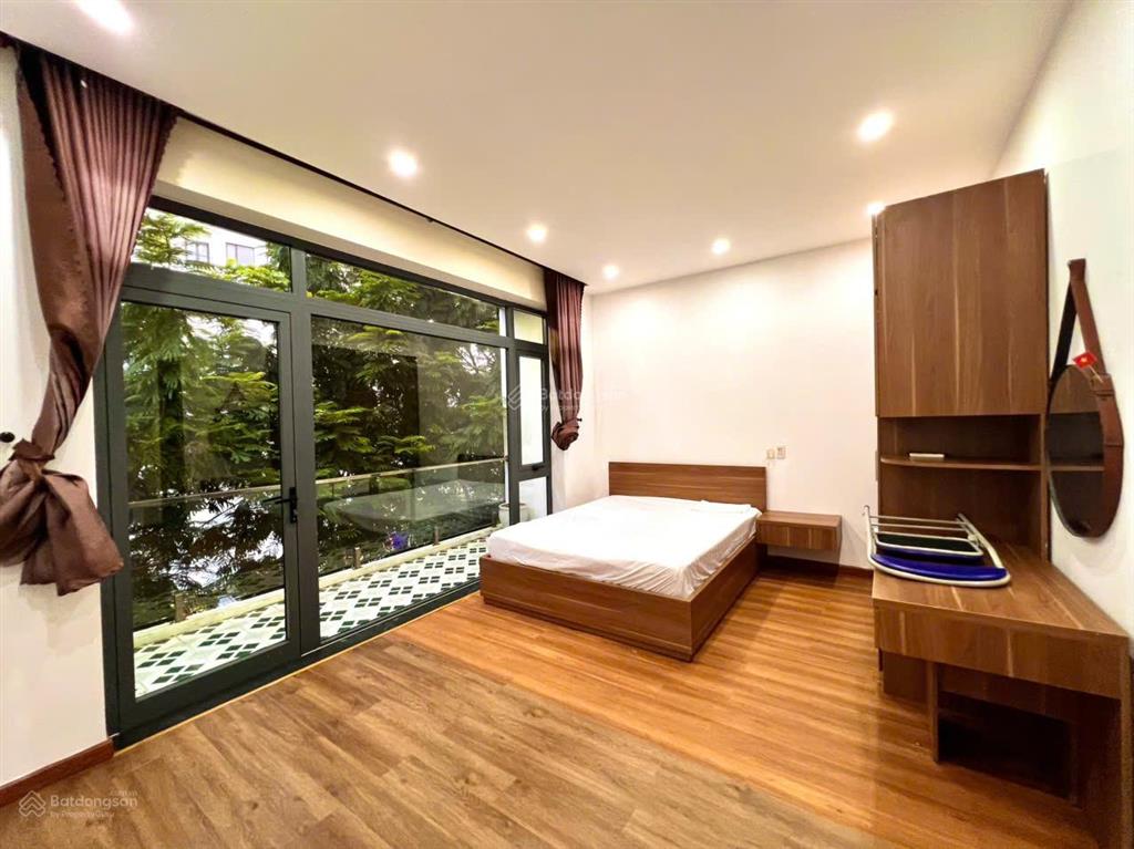Cho thuê nhà 3,5 tầng 5pn full nt đẹp đường phan huy chú sát cầu trần thị lý, sơn trà, giá 32tr/th