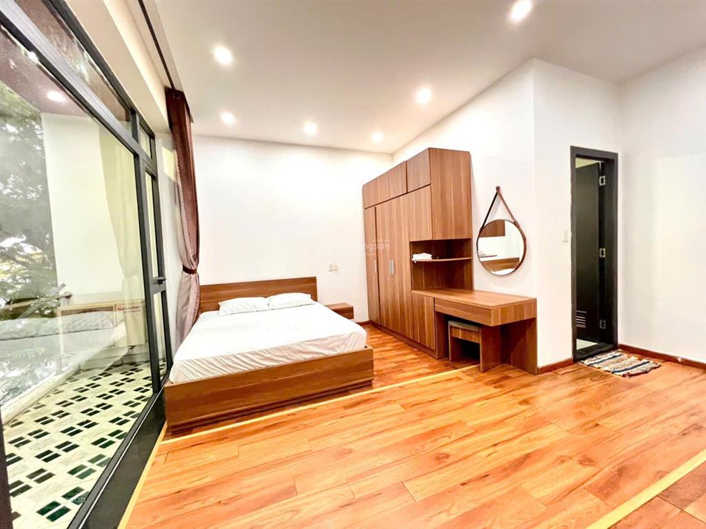 Cho thuê nhà 3,5 tầng 5pn full nt đẹp đường phan huy chú sát cầu trần thị lý, sơn trà, giá 32tr/th