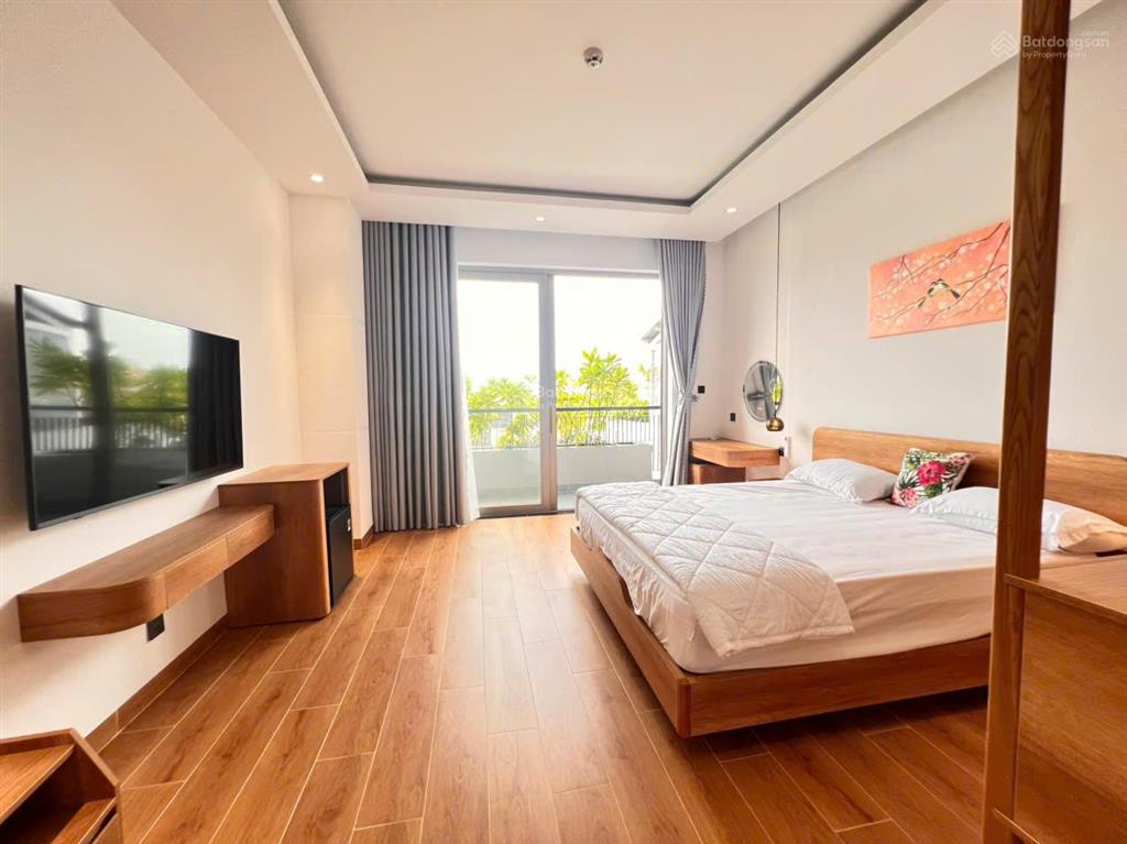 Cho thuê vila sân vườn có hồ bơi 5 tầng 6pn có thang máy 200m gần biển mỹ khê, sơn trà  giá 110tr