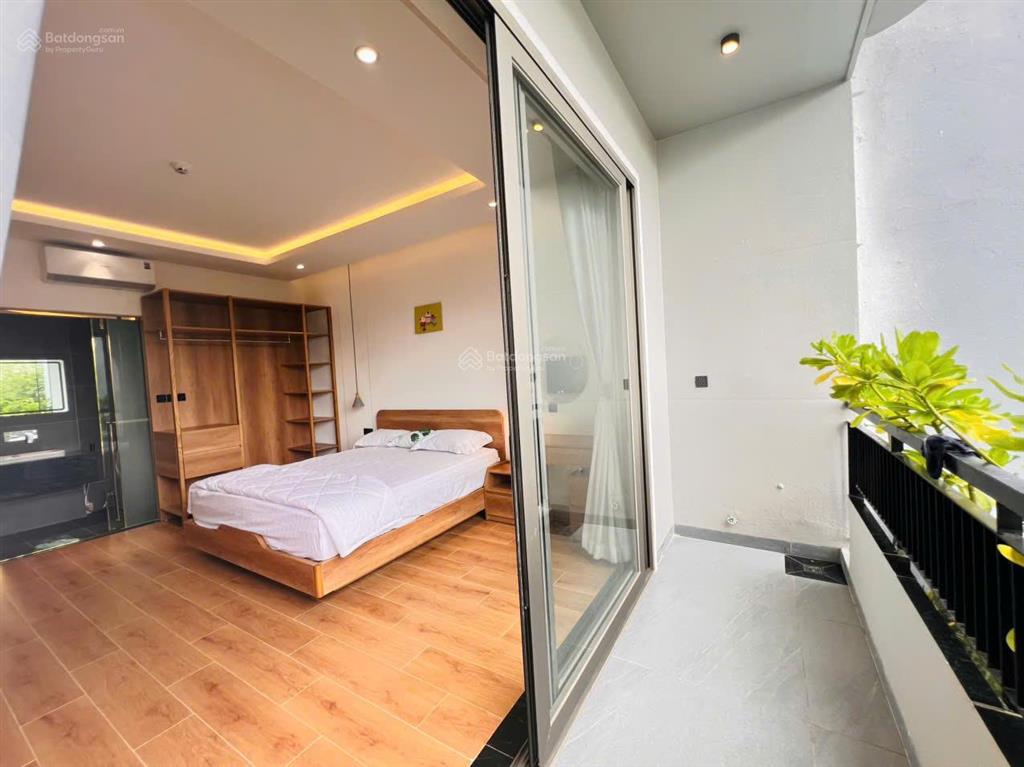 Cho thuê vila sân vườn có hồ bơi 5 tầng 6pn có thang máy 200m gần biển mỹ khê, sơn trà  giá 110tr