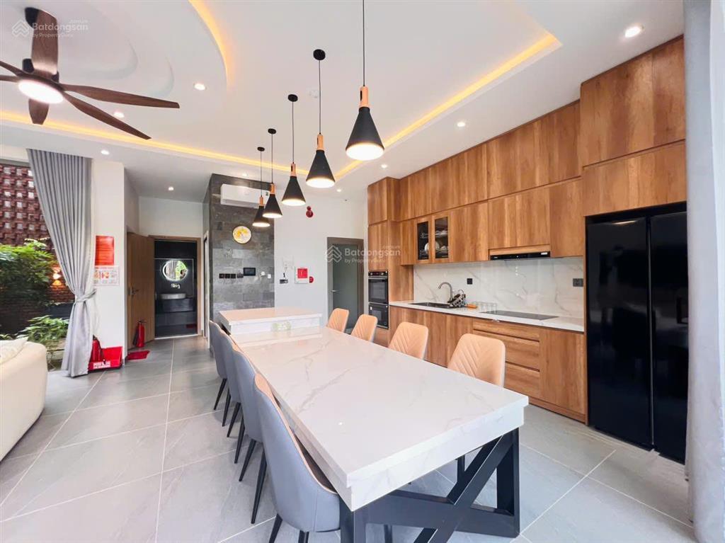 Cho thuê vila sân vườn có hồ bơi 5 tầng 6pn có thang máy 200m gần biển mỹ khê, sơn trà  giá 110tr