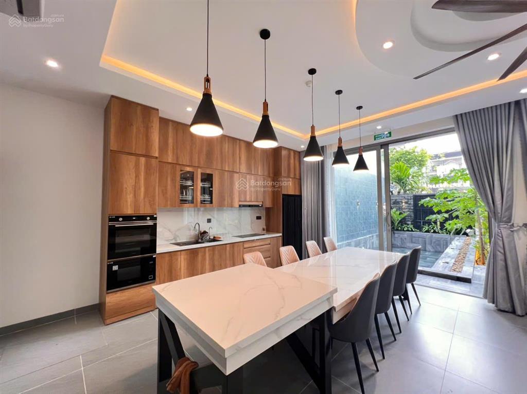 Cho thuê vila sân vườn có hồ bơi 5 tầng 6pn có thang máy 200m gần biển mỹ khê, sơn trà  giá 110tr