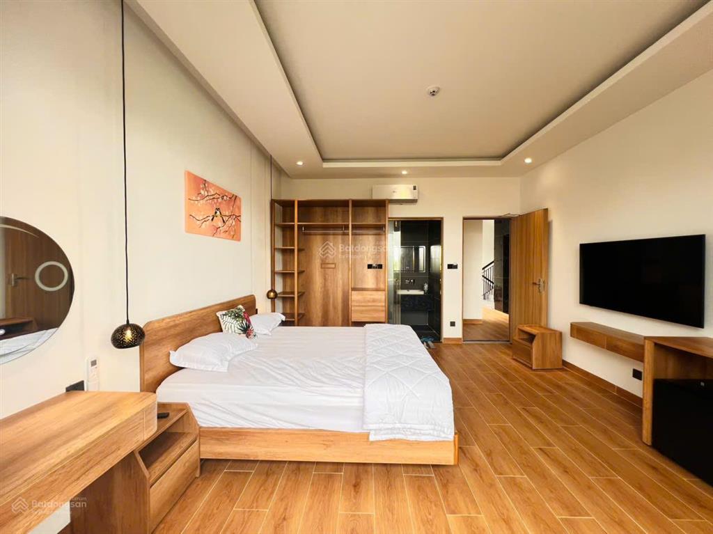 Cho thuê vila sân vườn có hồ bơi 5 tầng 6pn có thang máy 200m gần biển mỹ khê, sơn trà  giá 110tr