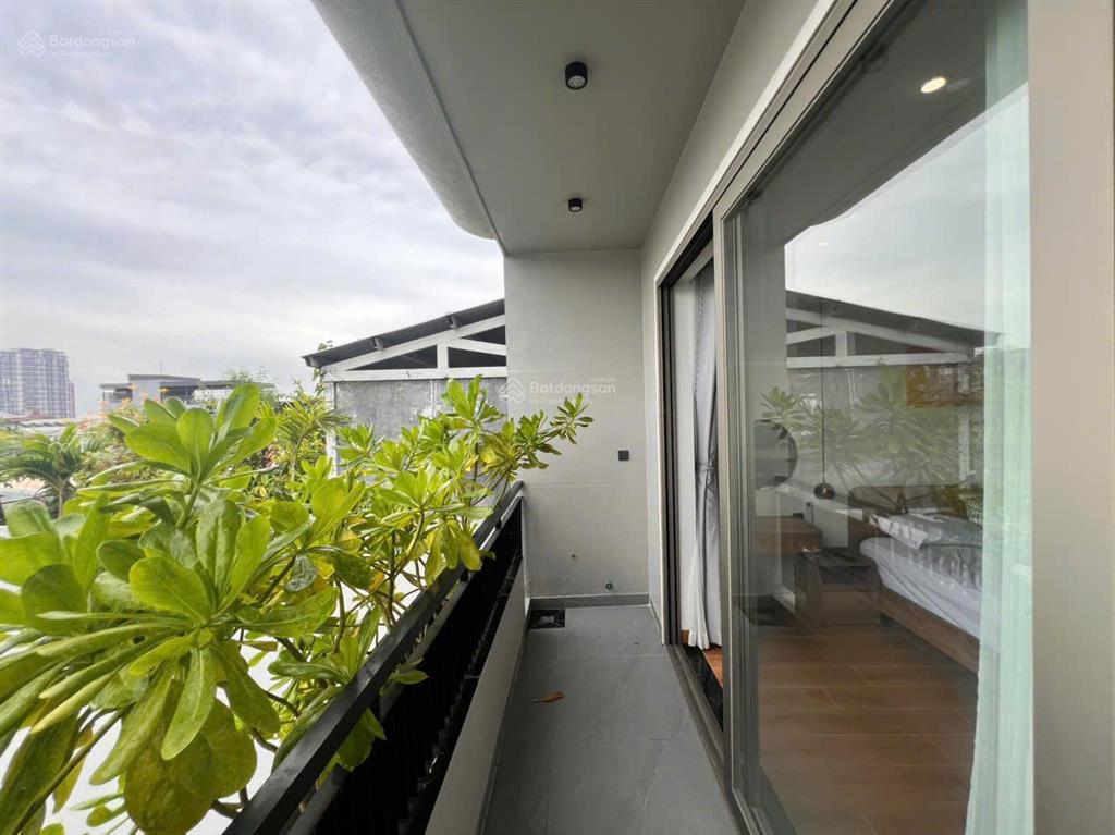 Cho thuê vila sân vườn có hồ bơi 5 tầng 6pn có thang máy 200m gần biển mỹ khê, sơn trà  giá 110tr