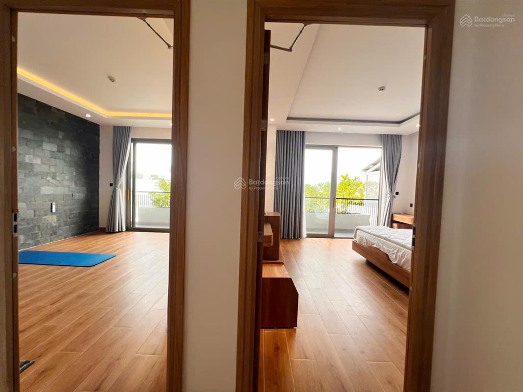 Cho thuê vila sân vườn có hồ bơi 5 tầng 6pn có thang máy 200m gần biển mỹ khê, sơn trà  giá 110tr