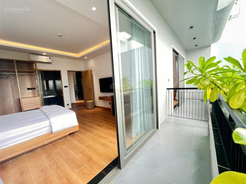 Cho thuê vila sân vườn có hồ bơi 5 tầng 6pn có thang máy 200m gần biển mỹ khê, sơn trà  giá 110tr