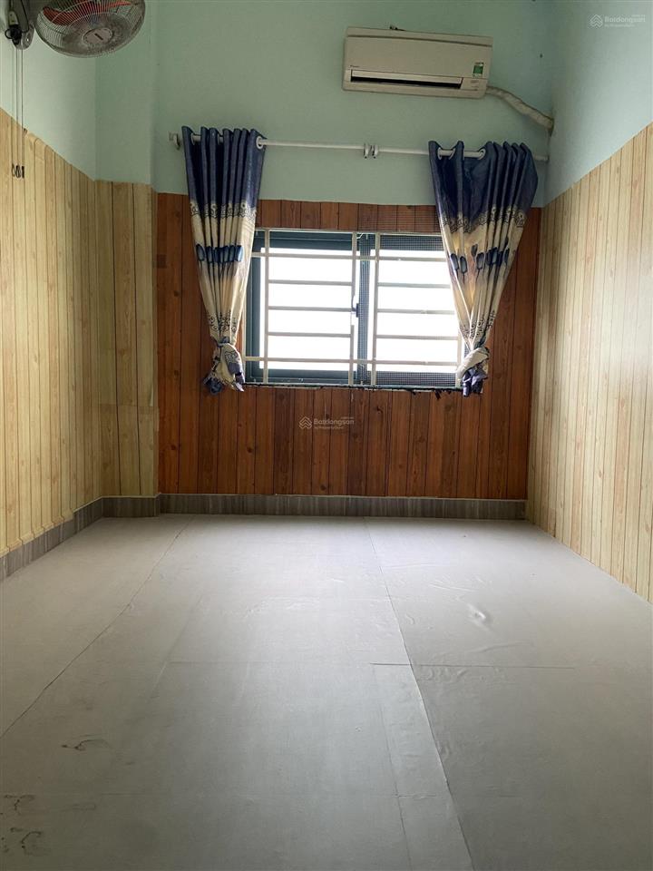 Phòng trọ máy lạnh nằm trên mt lớn phường phú định