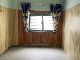 Phòng trọ có cửa sổ lớn, có máy lạnh, nằm trên mt đường lớn phường phú định (q8 cũ)