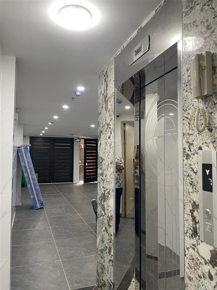 Ô tô lùi tận cửa tòa nhà chdv 18 phòng studio 80m2 7 tầng phố khương đình. doanh thu 100tr/th