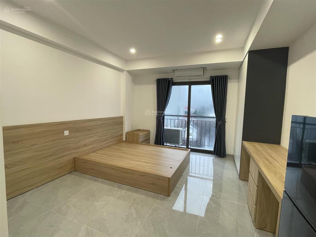 Ô tô lùi tận cửa tòa nhà chdv 18 phòng studio 80m2 7 tầng phố khương đình. doanh thu 100tr/th