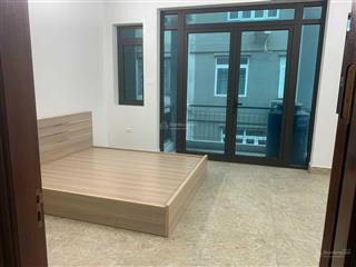 Ở ngay viện k3, viện 103 phòng mới tinh có ban công và cửa to nhìn ra đường phố giá sinh viên