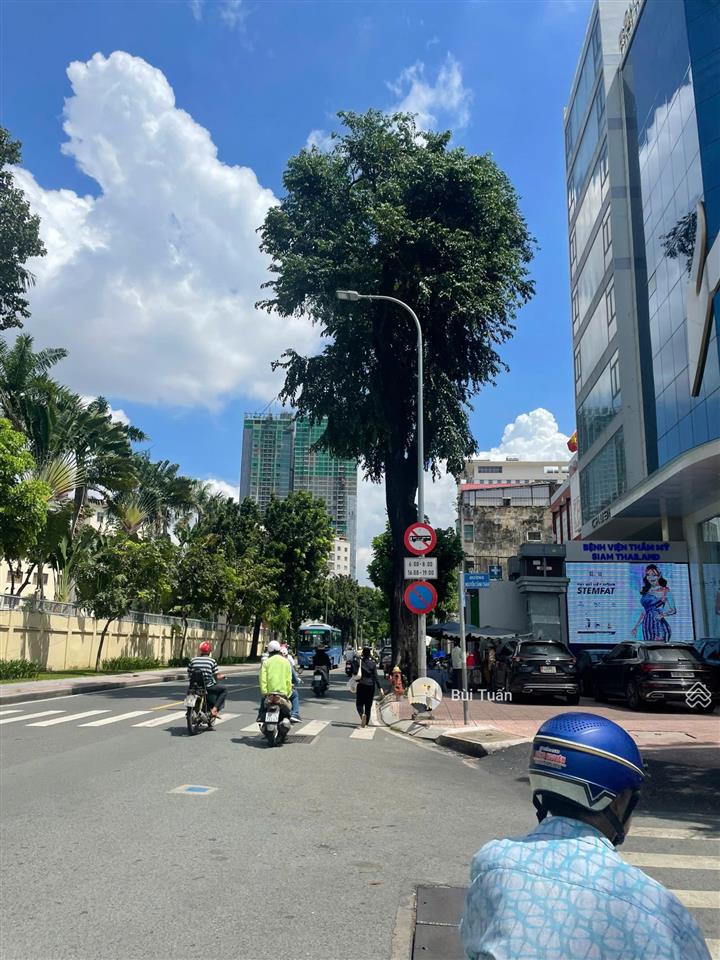 Hot. mt lý thường kiệt q. 10 diện tích 8x30m cn 220m2 kết cấu 4 tầng hdt 80tr/1 tháng giá 64 tỷ