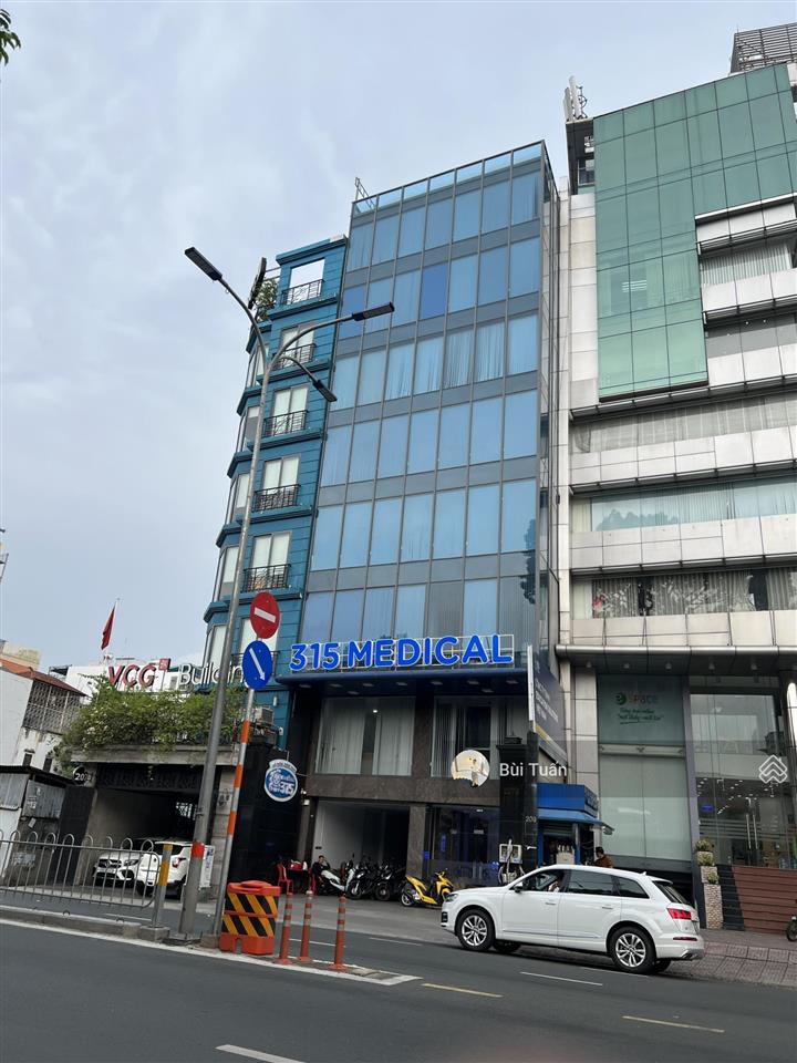 Bán nhà 2 mt đường trường sơn q. tân bình. diện tích đẹp 8.6x22m giá chỉ có 40 tỷ