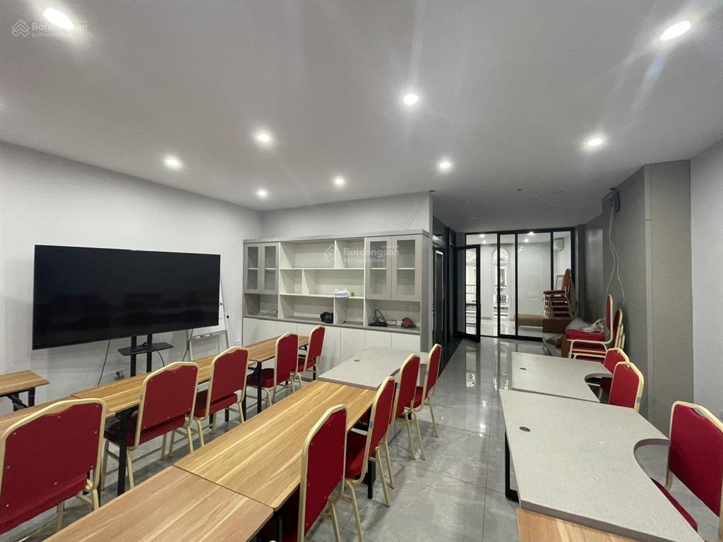 Cho thuê liền kề louis city đại mỗ 5 tầng có thang máy,90m2,kinh doanh  làm vp cực đỉnh giá 38tr