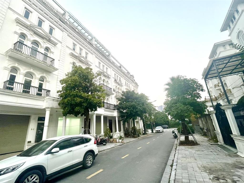 Cho thuê liền kề louis city đại mỗ 5 tầng có thang máy,90m2,kinh doanh  làm vp cực đỉnh giá 38tr
