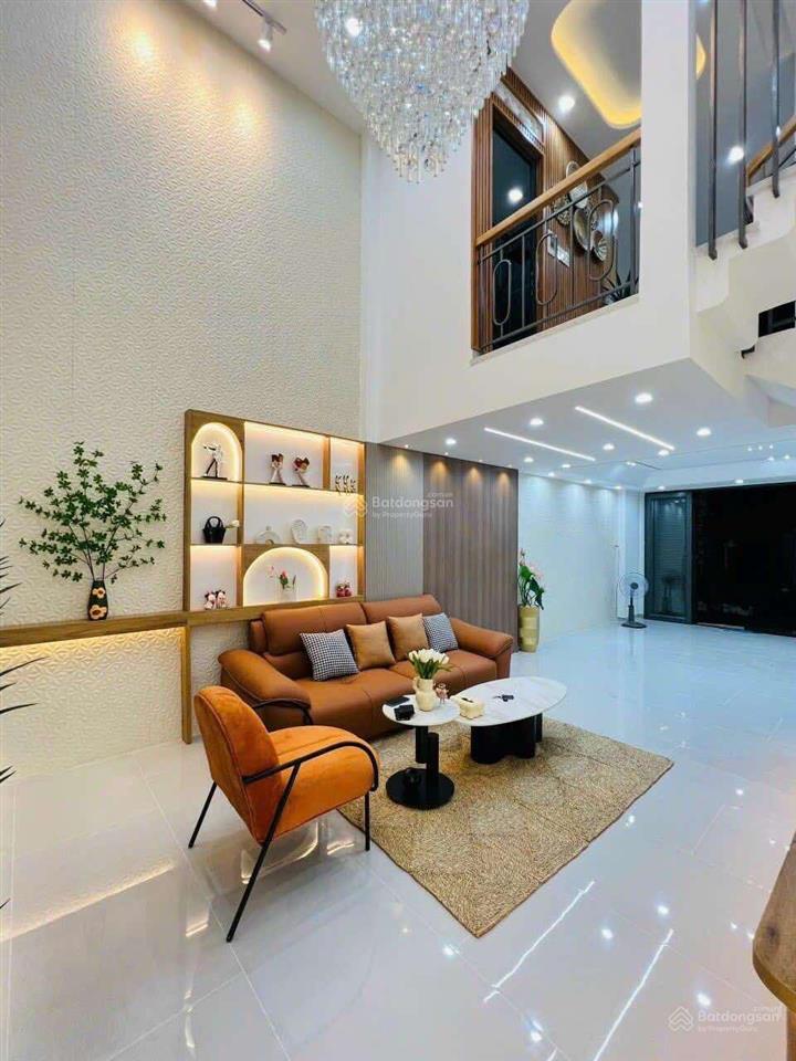 Không có căn so sánh  ngang 7,5m hxh đặng dung, q1  7,5x10m , 4 tầng . chỉ 18,2 tỷ 0925 049 ***