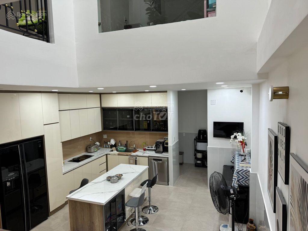 Ngay sát quận 1  hxh 6m võ thị sáu, trung tâm q3  5,2x14m, kcx 5 tầng, chỉ 18,5 tỷ 0925 049 ***
