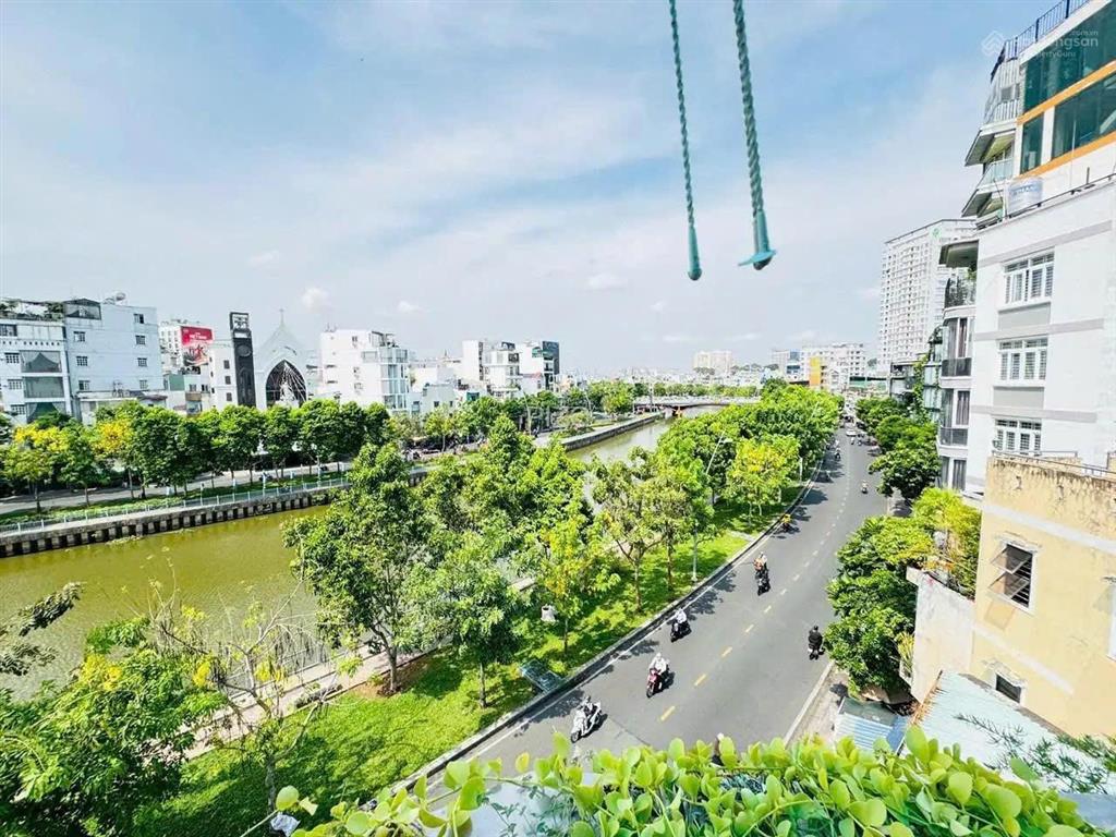 Ngang 5,3m  mặt tiền view sông trường sa, pn  5,3x10m, 5 tầng hđt 48tr/th chỉ 14,5 tỷ 0925 049 ***
