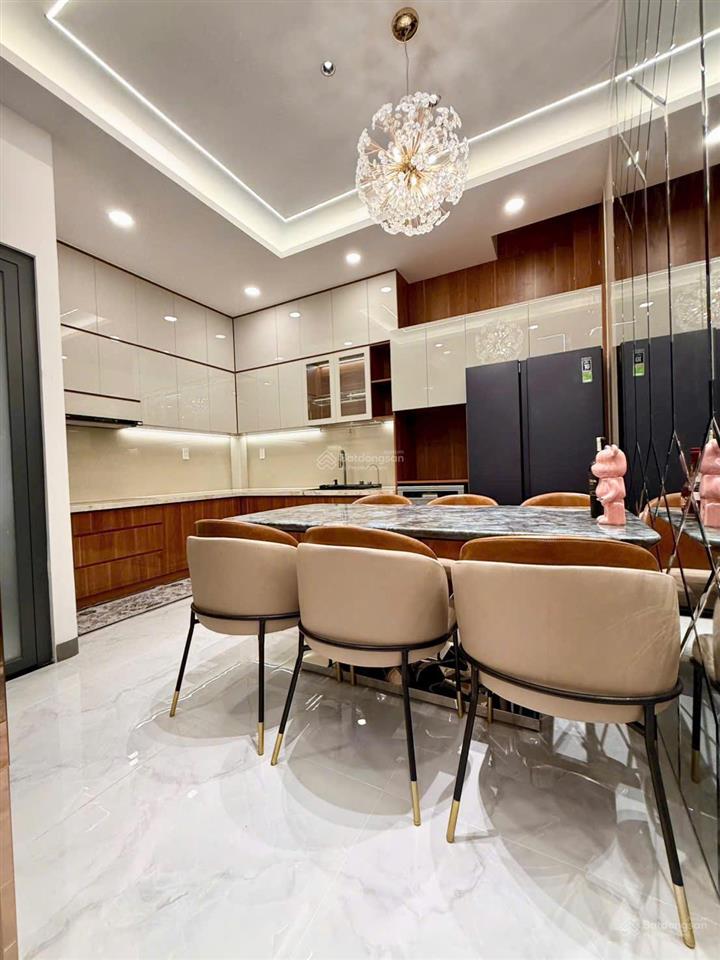 Phong cách luxury sang trọng! hxh huỳnh văn bánh  4,5x15m, 4 tầng thang máy. giá 18,5 tỷ
