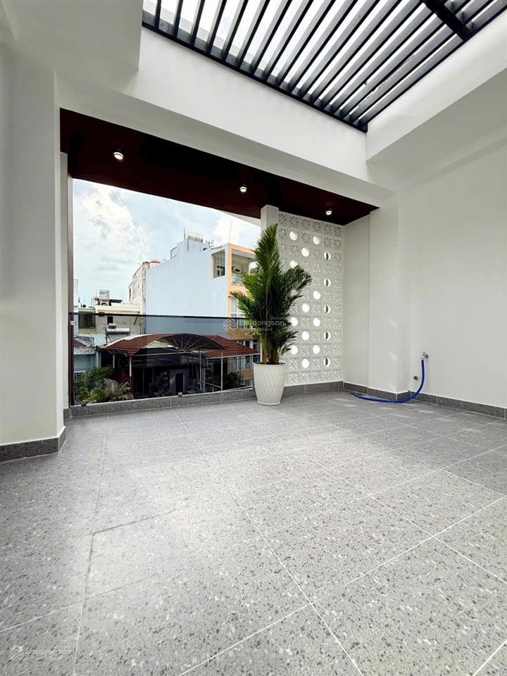 Phong cách luxury sang trọng! hxh huỳnh văn bánh  4,5x15m, 4 tầng thang máy. giá 18,5 tỷ