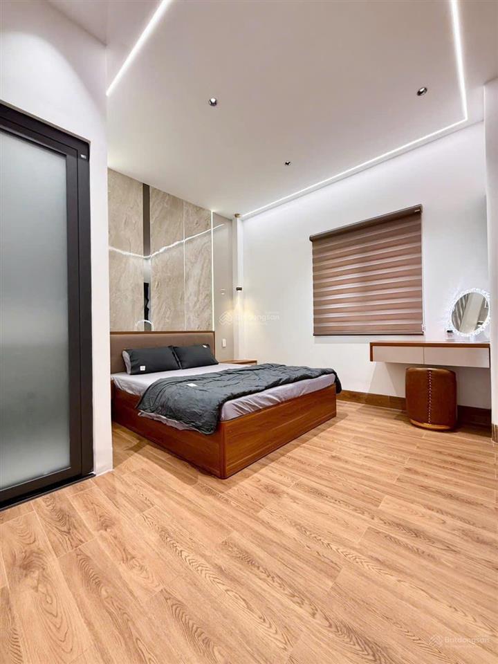 Phong cách luxury sang trọng! hxh huỳnh văn bánh  4,5x15m, 4 tầng thang máy. giá 18,5 tỷ
