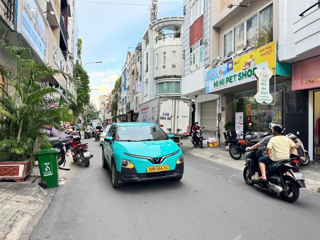 Giá tốt mặt tiền hoa lan thuộc khu phan xích long, pn  4,1x18m, 5 tầng. chỉ còn 21,5 tỷ còn tl