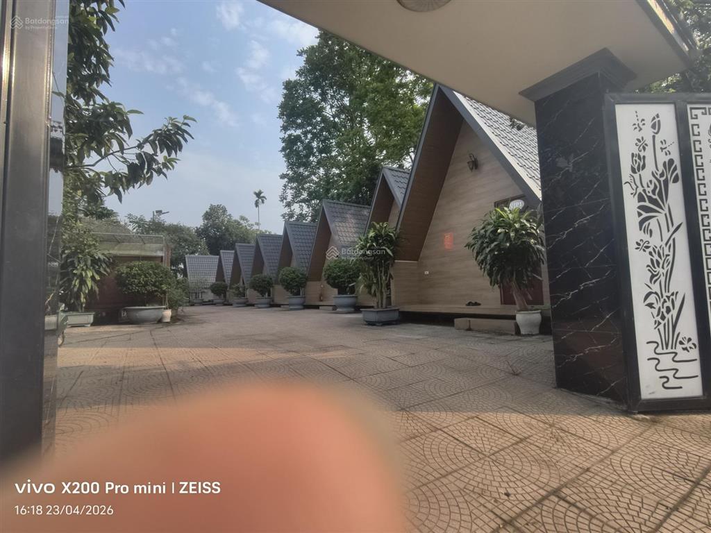  lô đất 2 mặt đường nghỉ dưỡng duy nhất tại kim bôi.
 dt  800m2  giá loanh quanh hơn 4 triệu