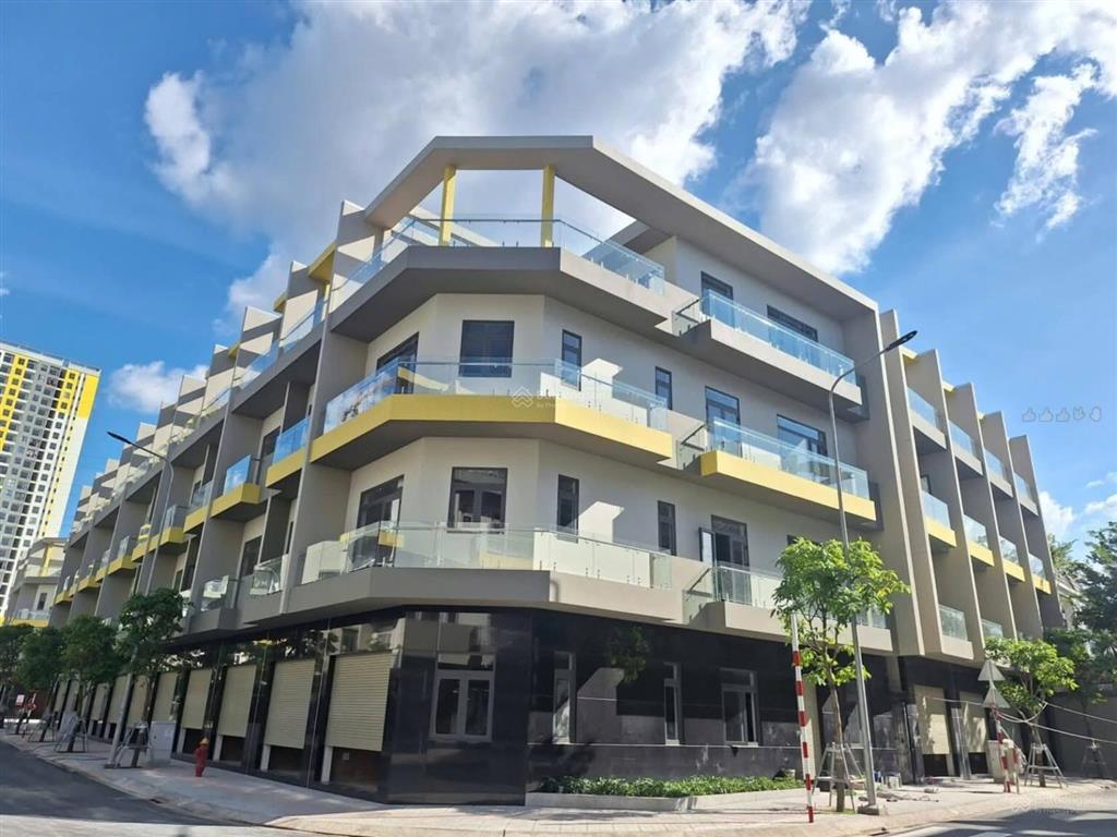 Chính chủ gửi bán căn nhà phố bcons mặt tiền thống nhất, dt 70m2. giá bán 10.7 tỷ. đẹp nhất bcons
