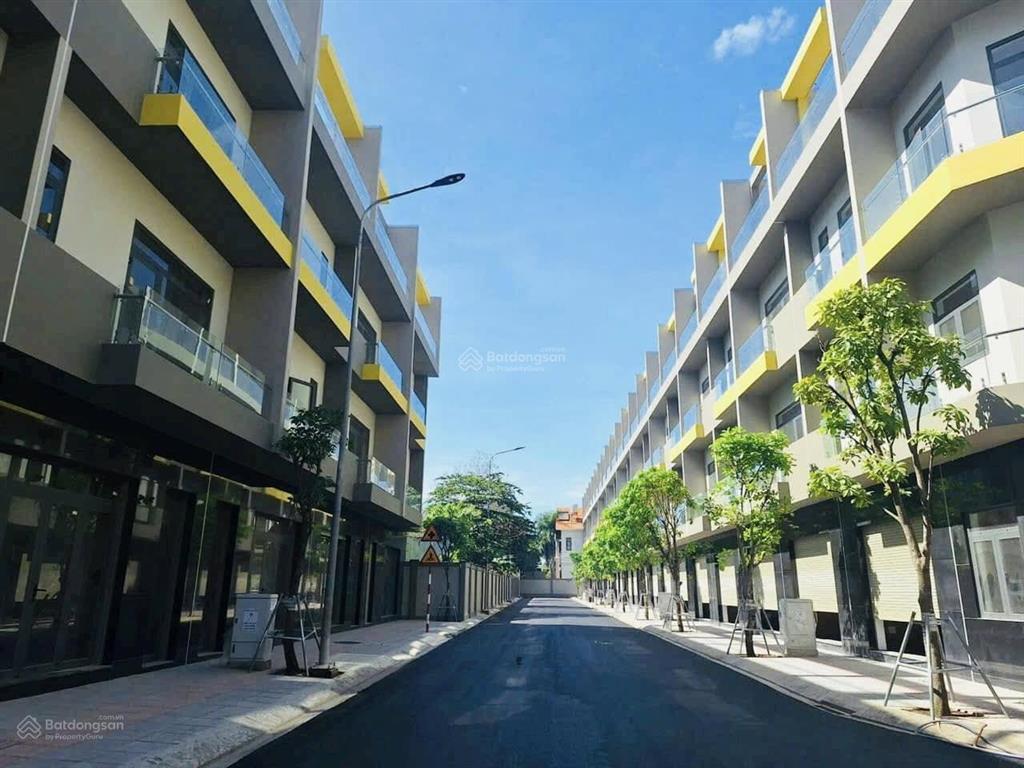 Chính chủ gửi bán căn nhà phố bcons mặt tiền thống nhất, dt 70m2. giá bán 10.7 tỷ. đẹp nhất bcons