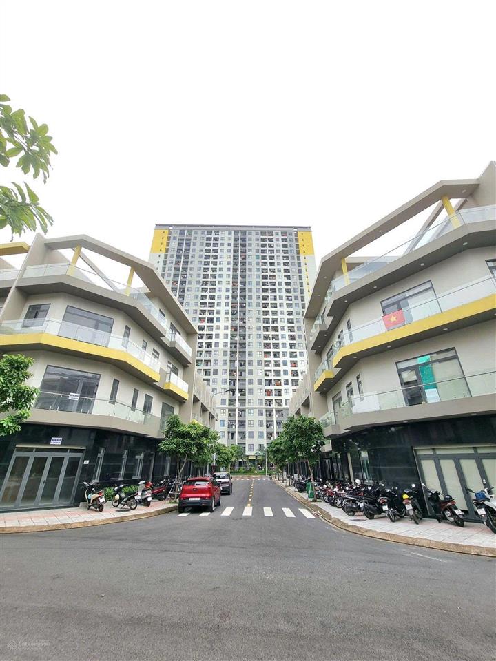Chính chủ gửi bán căn nhà phố bcons mặt tiền thống nhất, dt 70m2. giá bán 10.7 tỷ. đẹp nhất bcons