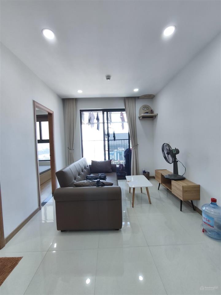 Bán 2pn/2wc full nội thất bcons miền đông. view hồ đá làng đại học. giá 2.550 tỷ.cho thuê 7.5 triệu