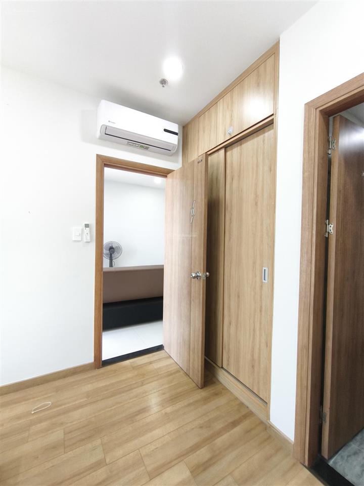Bán 2pn/2wc full nội thất bcons miền đông. view hồ đá làng đại học. giá 2.550 tỷ.cho thuê 7.5 triệu
