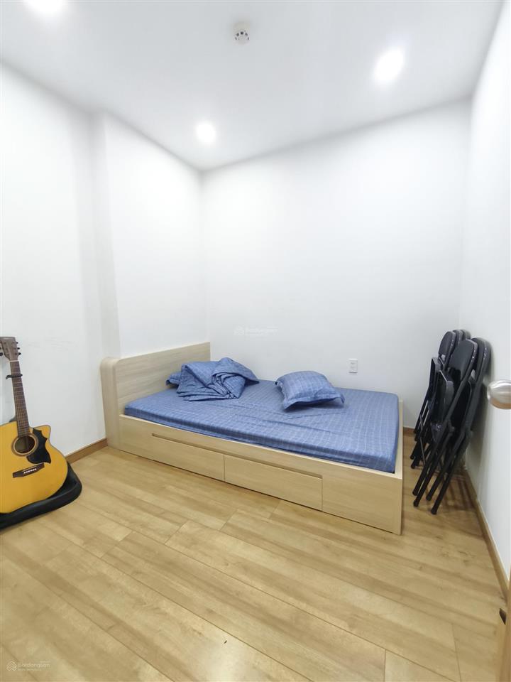 Bán 2pn/2wc full nội thất bcons miền đông. view hồ đá làng đại học. giá 2.550 tỷ.cho thuê 7.5 triệu